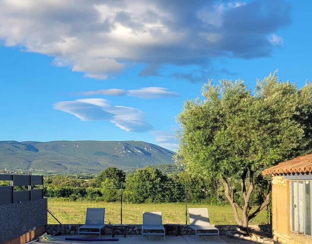 VUE SUR LUBERON PISCINE GERVAIS