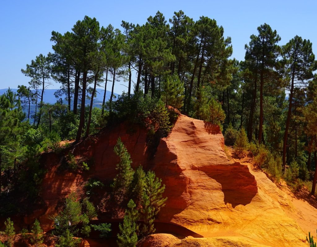 ocher-rocks-1595563_1920